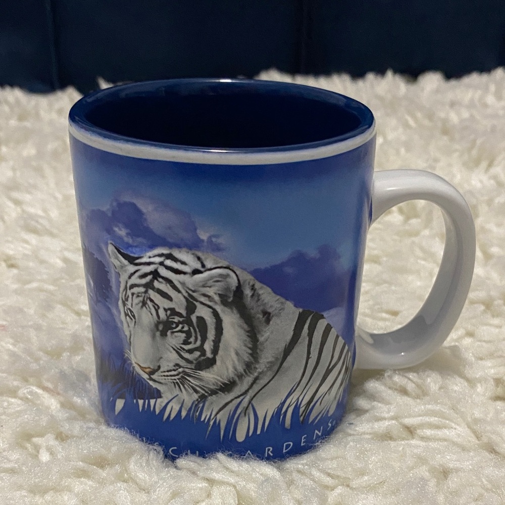 Busch Gardens new coffee tea mug 3d white black striped tiger beautiful safari